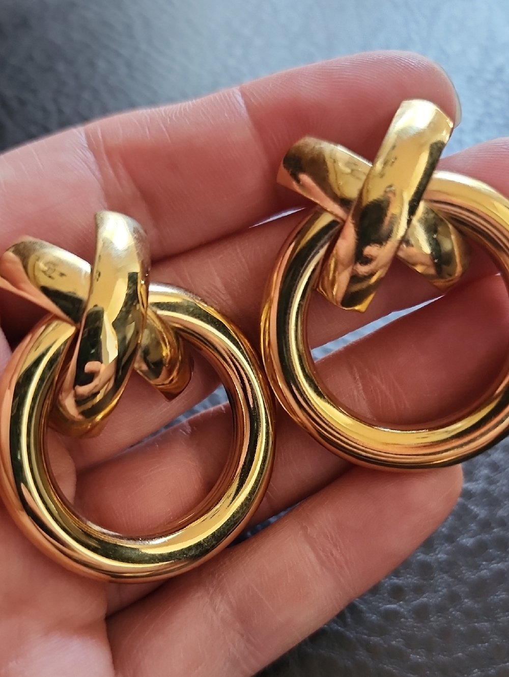 VTG Gold-Tone Interlocking Hoop Earrings - Women Jewelry - Picture 3 of 8